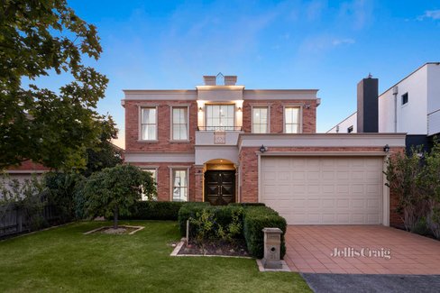 21 Winston Way Murrumbeena 3163