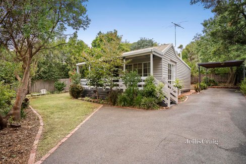 2 1 Wood Street Ringwood East 3135