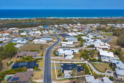 21 Woodfull Crescent, POTTSVILLE NSW 2489