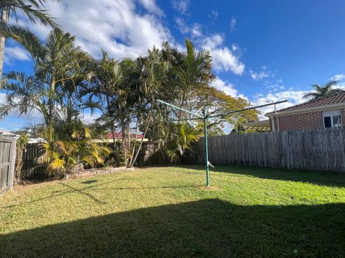 2/10 Annette Court, LABRADOR QLD 4215