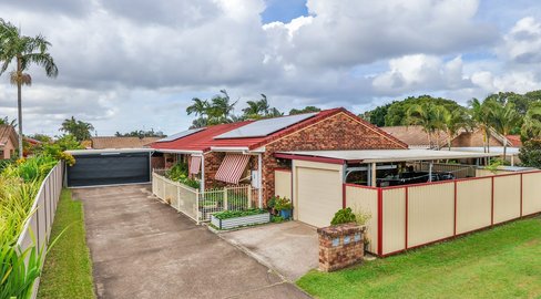 2/10 Avi Court, LABRADOR QLD 4215