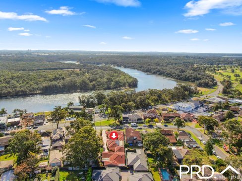 2/10 Bass Avenue, EAST HILLS NSW 2213