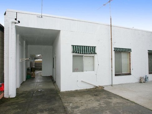 2 10 Blenheim Road Newport 3015