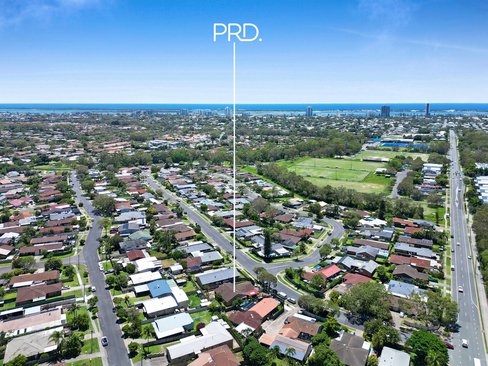 2/10 Botanical Drive, Labrador QLD 4215