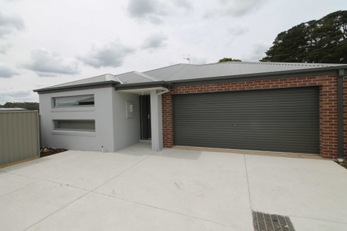 2/10 Chiara Court, BROWN HILL VIC 3350