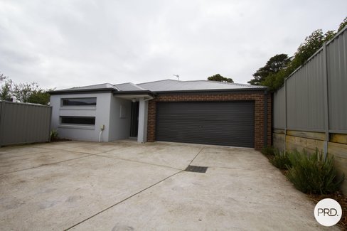 2/10 Chiara Court, BROWN HILL VIC 3350