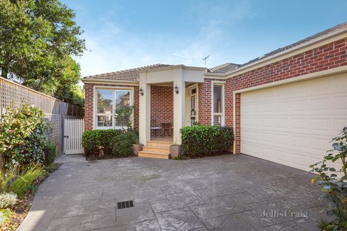 2/10 Corhampton Road Balwyn North 3104