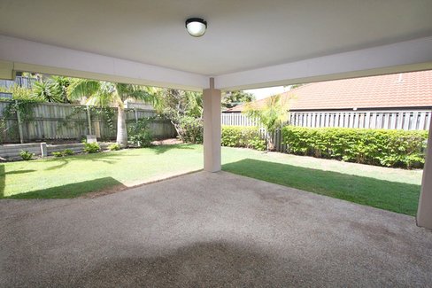 210 Crestwood Drive, MOLENDINAR QLD 4214