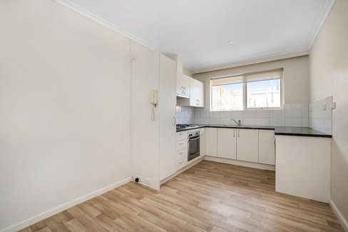 2/10 Elm Grove Mckinnon 3204