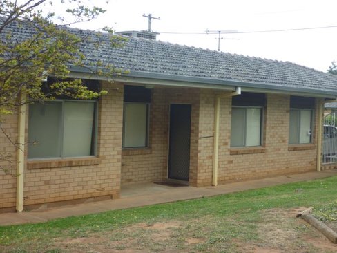 2/10 Henschke Ave, TOLLAND NSW 2650