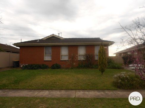 2/10 John Street, WENDOUREE