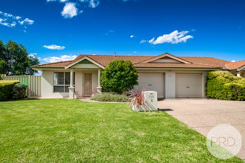 2/10 Kaloona Drive, BOURKELANDS NSW 2650