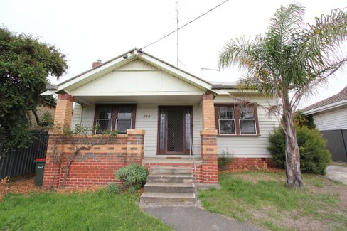 210 Main Road, GOLDEN POINT VIC 3350