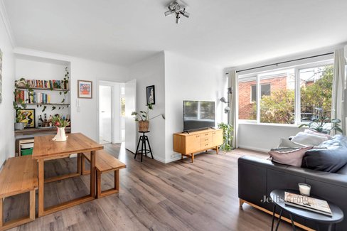 2 10 Murray Street Brunswick West 3055