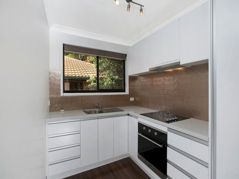 2/10 Shillito Street, SOUTHPORT QLD 4215