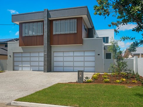 2/102 Parnki Parade, PALM BEACH QLD 4221