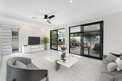 2/103 Nobby Parade, MIAMI QLD 4220