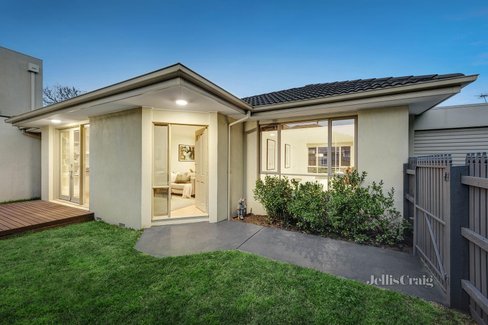 2 104 Parkmore Road Bentleigh East 3165