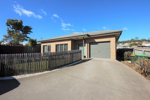 2/105 Bass Street, WARRANE TAS 7018