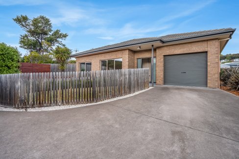 2/105 Bass Street, WARRANE TAS 7018