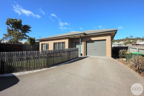 2/105 Bass Street, WARRANE TAS 7018