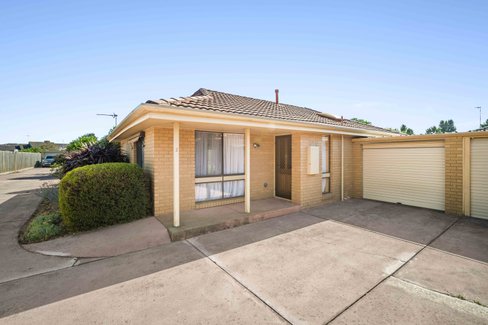 2/106 Cuthberts Road  Alfredton 3350