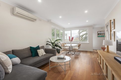 2/11 Hartwood Street Kew East 3102