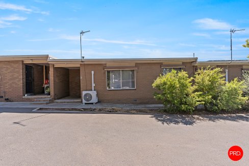 2/11 Hayes Street, IRONBARK VIC 3550