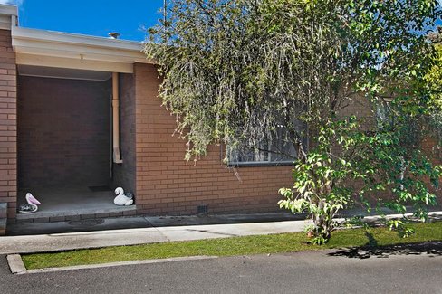 2/11 Hayes Street, IRONBARK VIC 3550