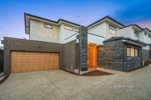 2 11 Newbigin Street Burwood 3125