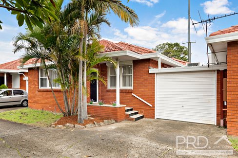 2/11 Solander Street, MONTEREY NSW 2217