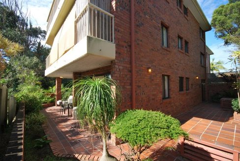 2/11 Tenth Avenue, PALM BEACH QLD 4221