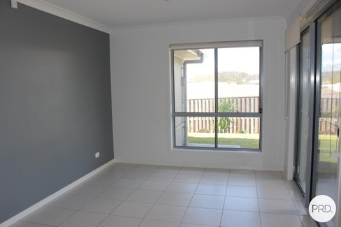 2/11 Wabby, BOYNE ISLAND QLD 4680