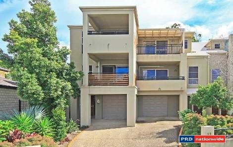 2/11 Winton Terrace, VARSITY LAKES QLD 4227
