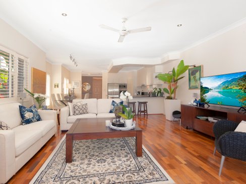 2/110 Nobby Parade, MIAMI QLD 4220