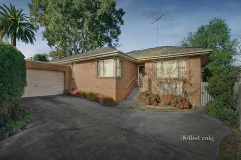 2 118 Main Hurstbridge Road Diamond Creek 3089