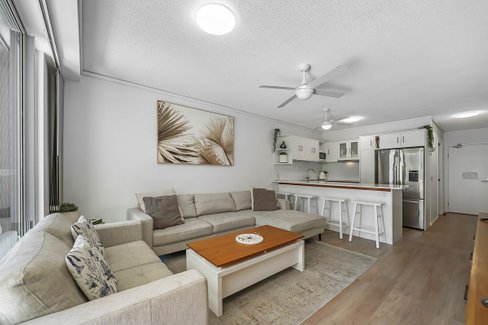 2/119 Sunshine Parade, Miami QLD 4220