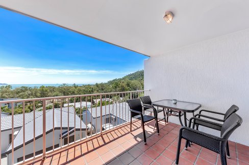 2/12-18 Eshelby Drive, CANNONVALE QLD 4802