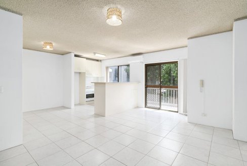 2/12 Allara Avenue, PALM BEACH QLD 4221