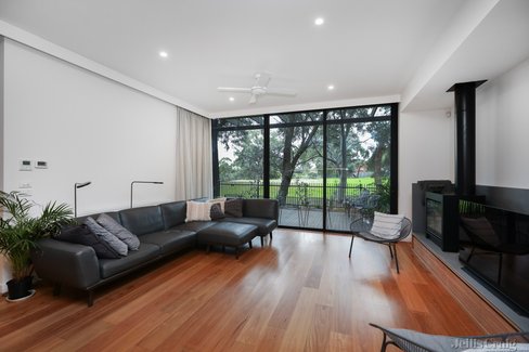 212 Beavers Road Northcote 3070
