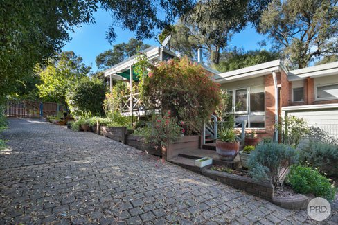 212 Eddy Avenue, MOUNT HELEN VIC 3350