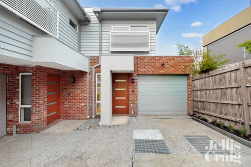 2/12 Esmale Street  Strathmore 3041