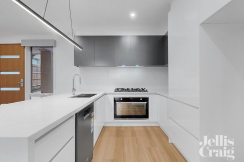 2/12 Esmale Street  Strathmore 3041