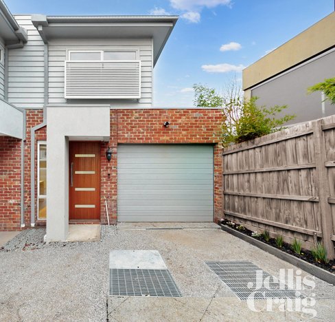 2/12 Esmale Street  Strathmore 3041