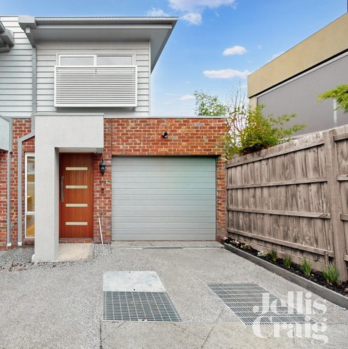 2/12 Esmale Street  Strathmore 3041
