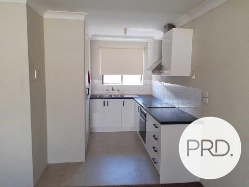 2/12 Gilbert St, TUMBARUMBA NSW 2653