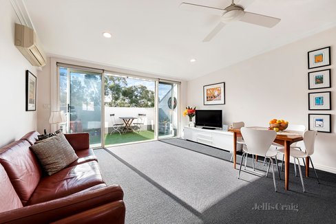 2/12 Jones Street Brunswick 3056