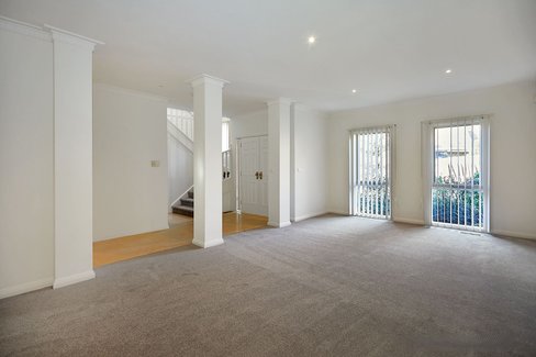 2/12 Thea Avenue Balwyn North 3104