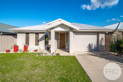 2/124 Mima Street, GLENFIELD PARK NSW 2650