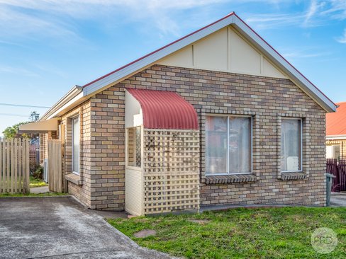2/128 Hopkins Street, MOONAH TAS 7009